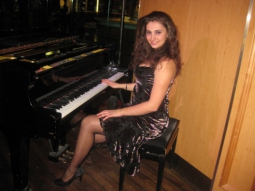 Svetomira Alekova Racheva (piano)